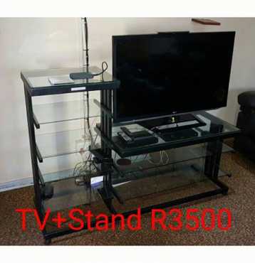 TV en Stand te koop.