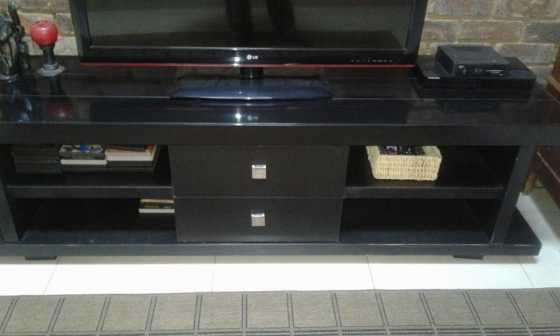 TV Stand. Swart