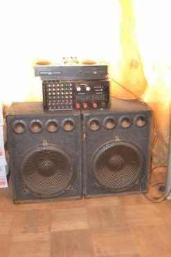 Twee speakers en Omega Amp te koop