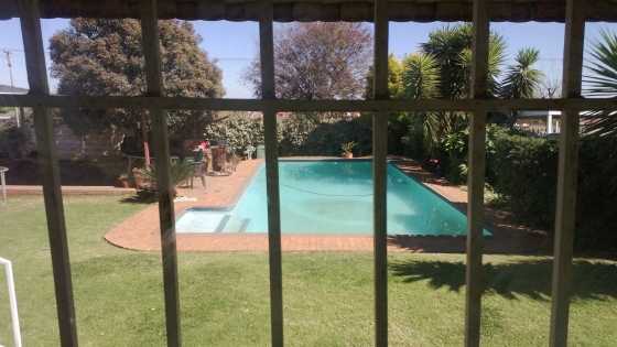 Two bedroom garden cottage to share on the east rand