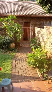 Two bedroom Townhouse to rent in Magalieskruin