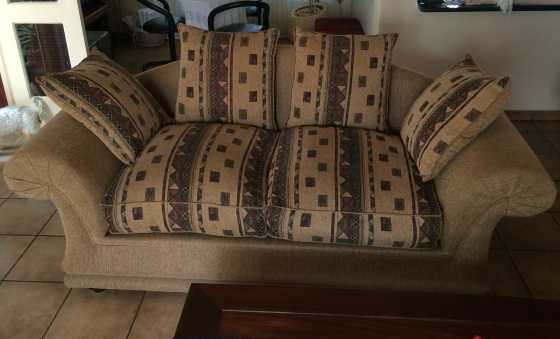 Two piece lounge suite  Exellent condition