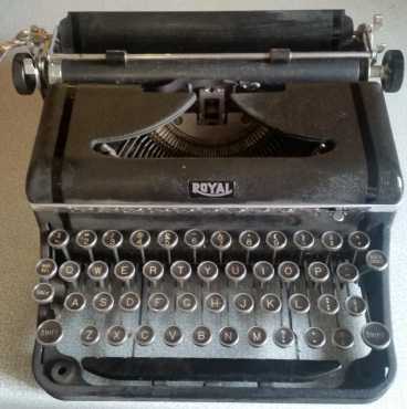 Typewriter Antique Royal
