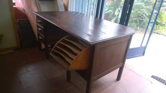 Unique patrys wood studoffice desk table at R 1700