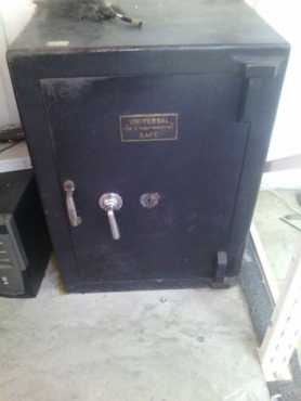 Universal Safe with 2 keys