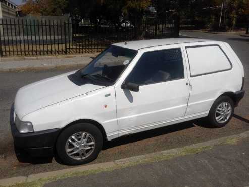 Uno Panel van 2001 model