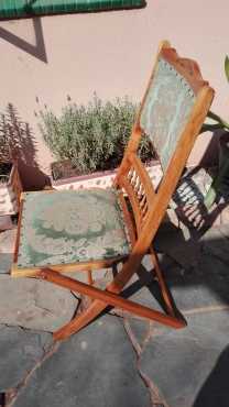 Upholstered bentwood upholstered folding chair
