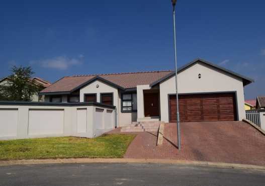 Upmarket 3 bedroom house with 2.5 bathroom for sale