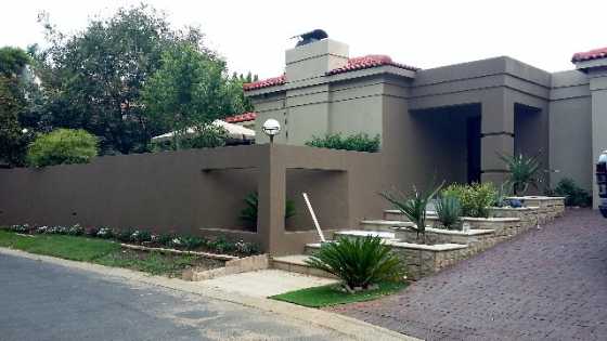 Upmarket 4-bed cluster in Fourways