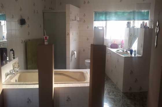 URGENT - 4 Bedroom House for Sale in Vereeniging