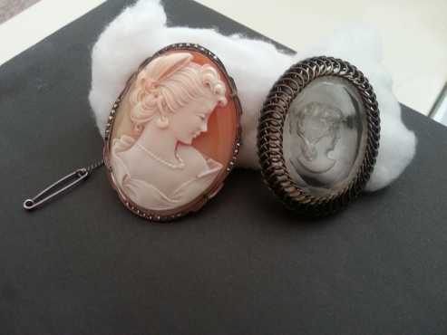 URGENT SALE 2 X Vintage Cameo Brooches