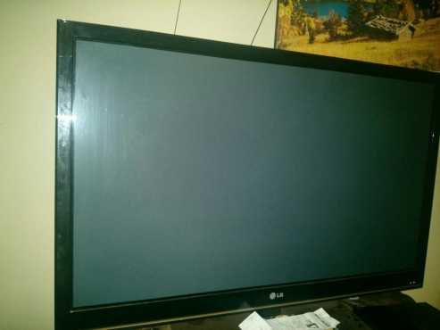 Urgent Sale. 42quot F1 Plasma Tv