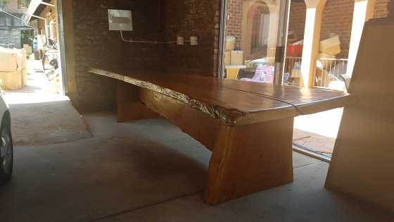 Urgent sale matumi solid hardwood table