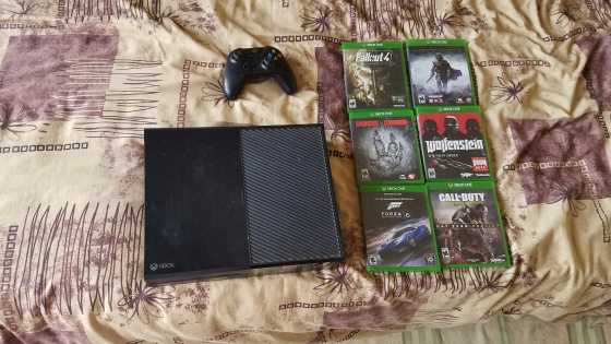 URGENT Xbox one for sale with 8 games