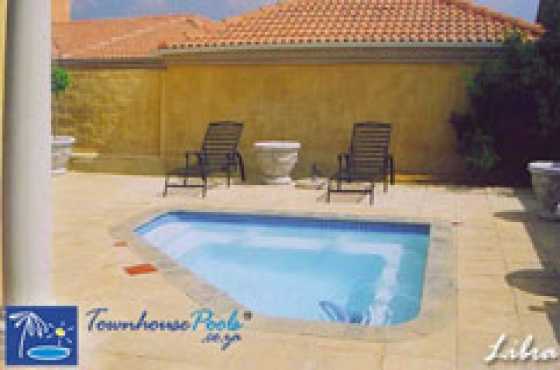 Used fibreglass 3x3m pool with pool pump and solar blanket