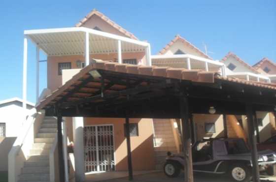 UVONGO AVAILABLE DESEMBER SHORT WALKING DISTANCE FROM MAIN BEACH