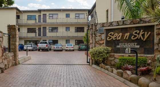 Uvongo Beach, Sea n Sky July school Holiday, sleep 6 adults, give away R7500