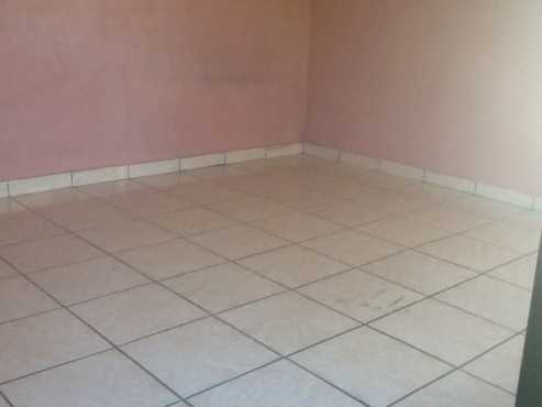 vacant big room for rental in ebony park