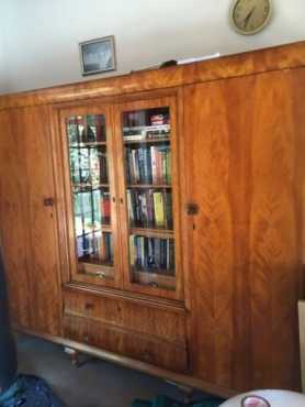 Veneered mahogany cabinet