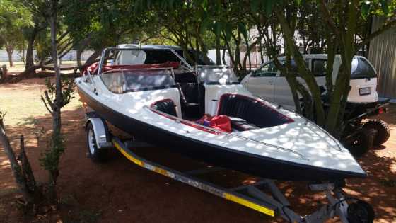 Very  fast bow rider speedboat with 175 Johnson in excellent condition