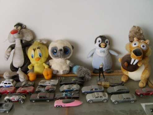 Very good condition plushie toys and hotwheels