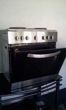 Very Neat Kelvinator Top Cook and Oven Set