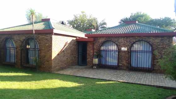 Vintage 3 Bedroom Home in Doornpoort  R 1 700 000