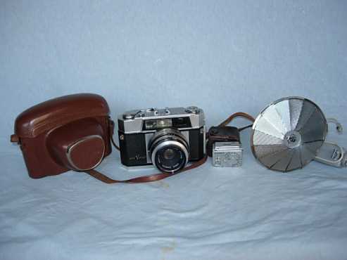 Vintage Aires Viscount Camera, Light Meter and Fan Flash