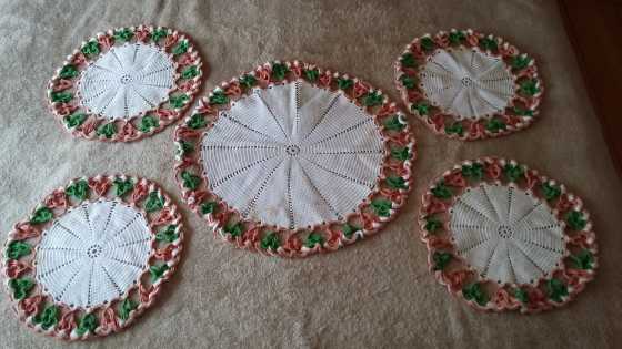 Vintage crochet Doyley set