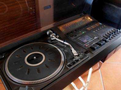 Vintage Sharp music system with turntable
