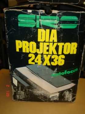 VINTAGE ,SIRO DIA Projector 24x36 autofocus, complete in box