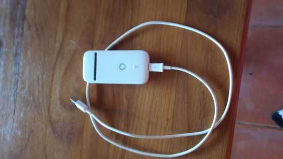 Vodacom mini wifi dongle - white