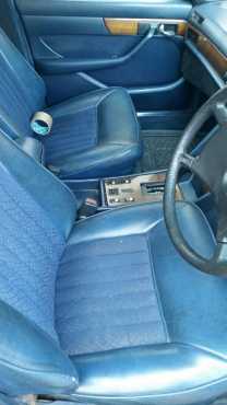VOETSTOETS - MERCEDES BENZ 280SE 1984 MODEL