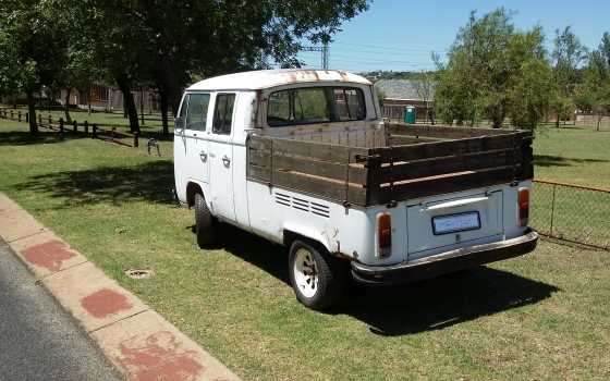 Volkswagen Kombi T2 Bay Window Dropside Crew Cab Pick-Up.