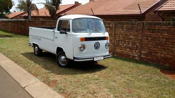 Volkswagen Kombi T2 Bay Window Dropside Single Cab Pick-Up bakkie.