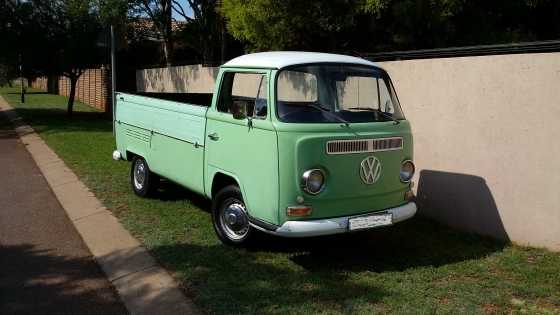 Volkswagen Kombi T2 Low Light Bay Window Dropside Pick-Up.