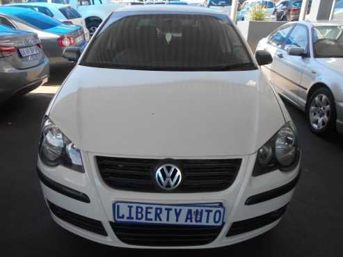 Volkswagen Polo 2008  1.4 76,000 km  Trend Line Hatch Back  Manual Gear  Alloy Wheels (White)