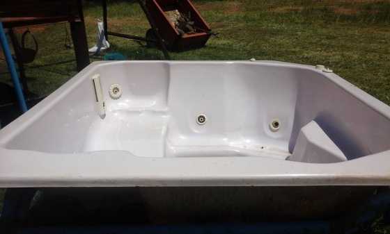 Volledige Jacuzzi met pype ,electricbox, pomp en blower te koop