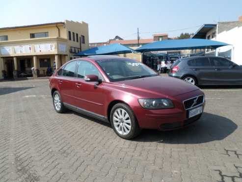 VOLVO S40 2004 R54950-00  2.4I  5 SPEED MANUAL  ELECTRIC WINDOWS  POWER STEERING  AIRCONDITIONING  L