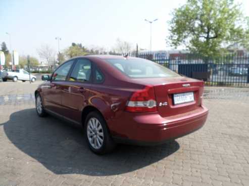 VOLVO S40 2004 R54950-00  2.4I  5 SPEED MANUAL  ELECTRIC WINDOWS  POWER STEERING  AIRCONDITIONING  L