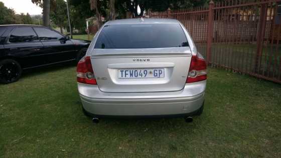 Volvo S40 T5 2006 Model R85 000.00 neg