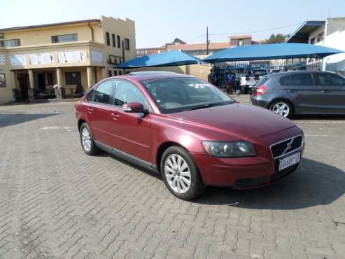 VOLVO S40 WITH SUNROOF EXCELLENT CONDITION BARGAIN