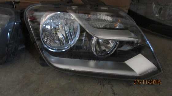 VW Amarok right headlight