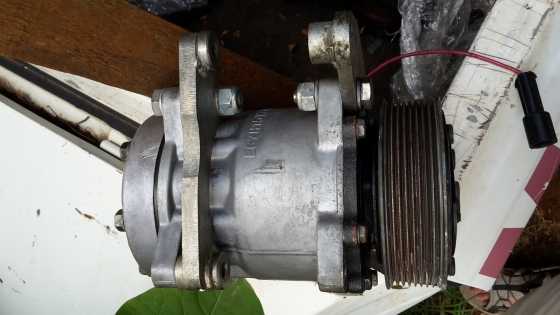 V.W. Crafter LT 35 Aircon Pump 100 working condition. Contact Philip 0848332222.