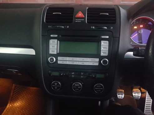 VW Golf 5 OEM Radio