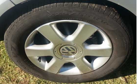 VW GOLF 5 ORIGINAL MAG AND TYRE