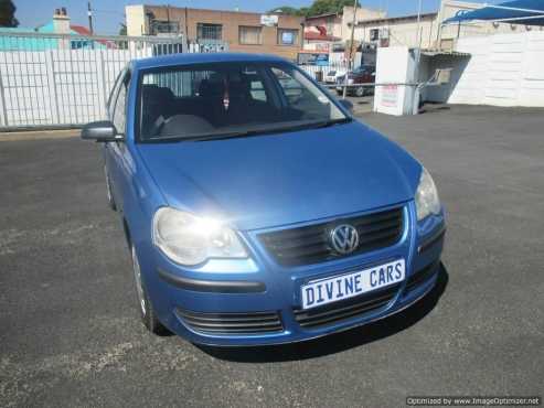 Vw Polo 1.6 Comfortline 2008  Model with 4 Doors, Factory AC and CD Player