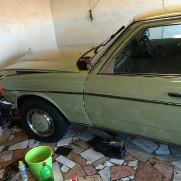 W123 Mercedes Benz