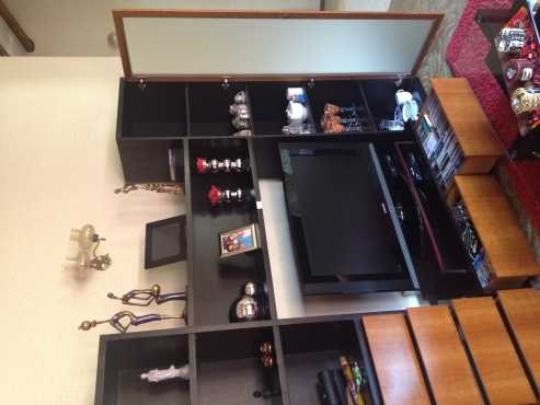 Wall unit