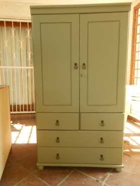 Wardrobe with 4 drawers